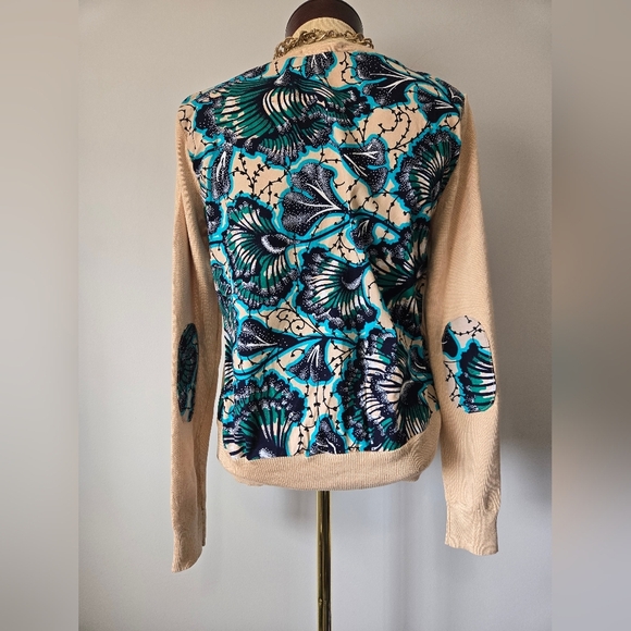 NEEDLE POINT Cream Cardigan With Vinrant Teal Back And Elbow Patches. Size Small - Picture 5 of 10